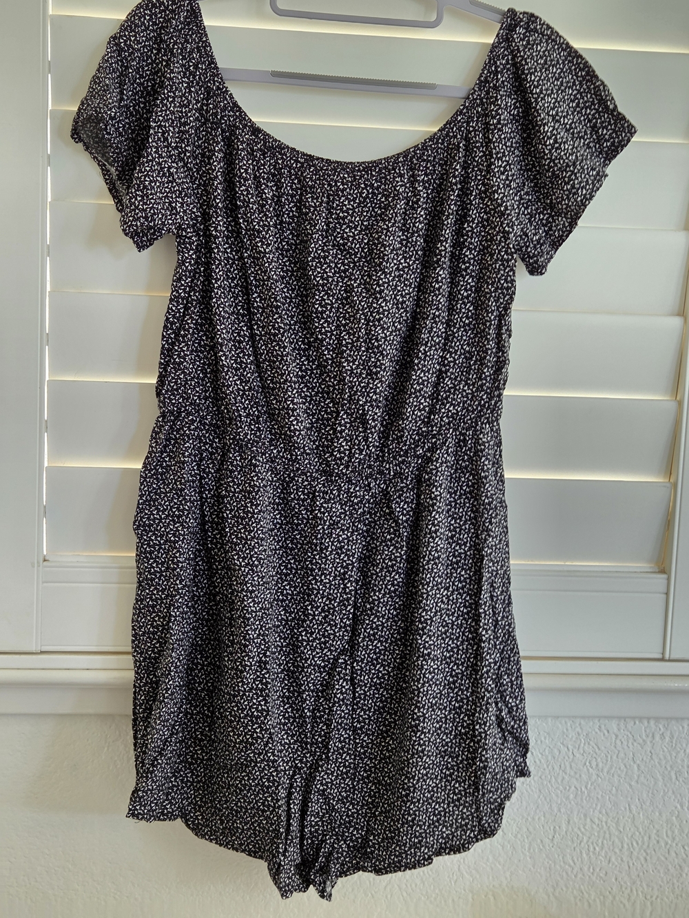 Forever 21 Women’s Black Cream Floral Print Romper Size Large Off Shoulder